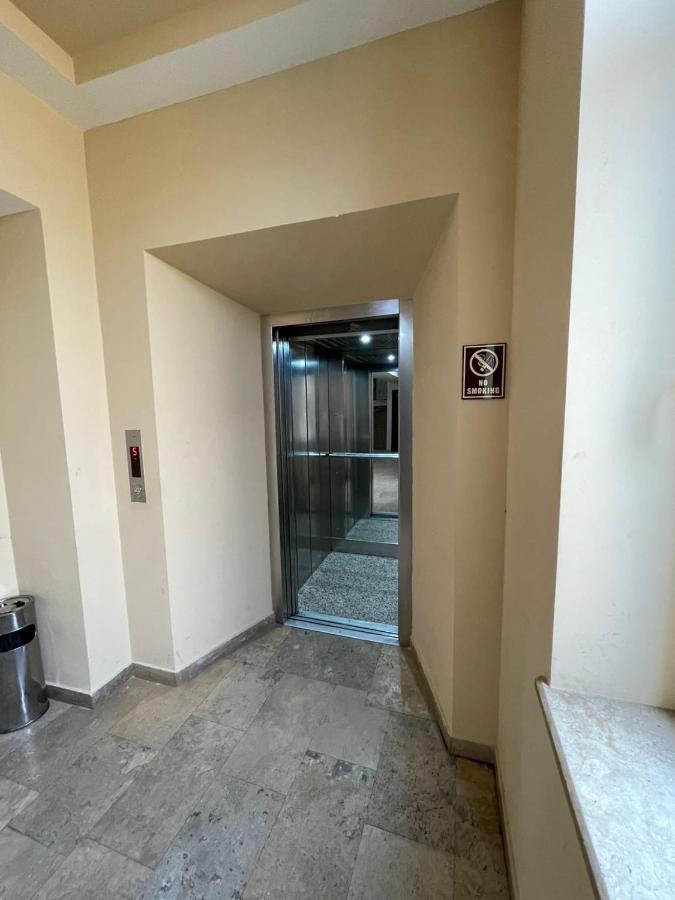 Armenak Apartment No 8, Abovyan Street Jereván Kültér fotó