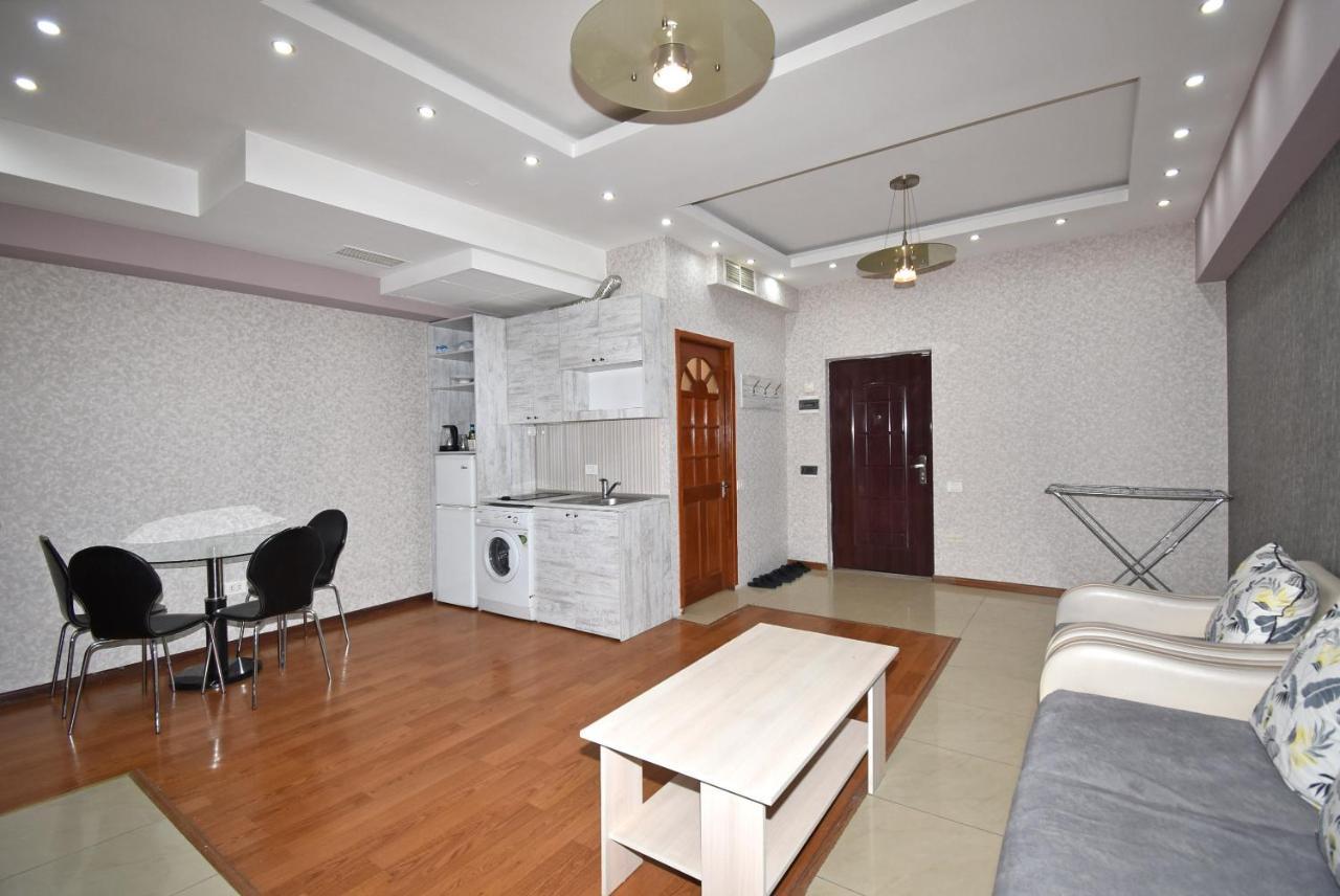 Armenak Apartment No 8, Abovyan Street Jereván Kültér fotó