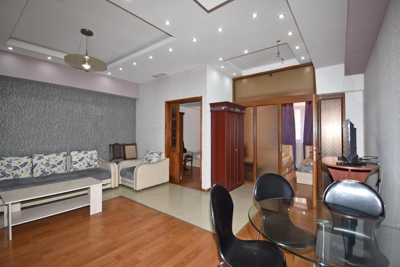Armenak Apartment No 8, Abovyan Street Jereván Kültér fotó