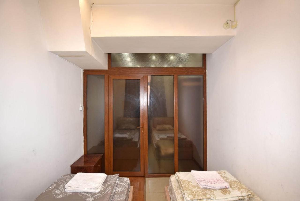 Armenak Apartment No 8, Abovyan Street Jereván Kültér fotó