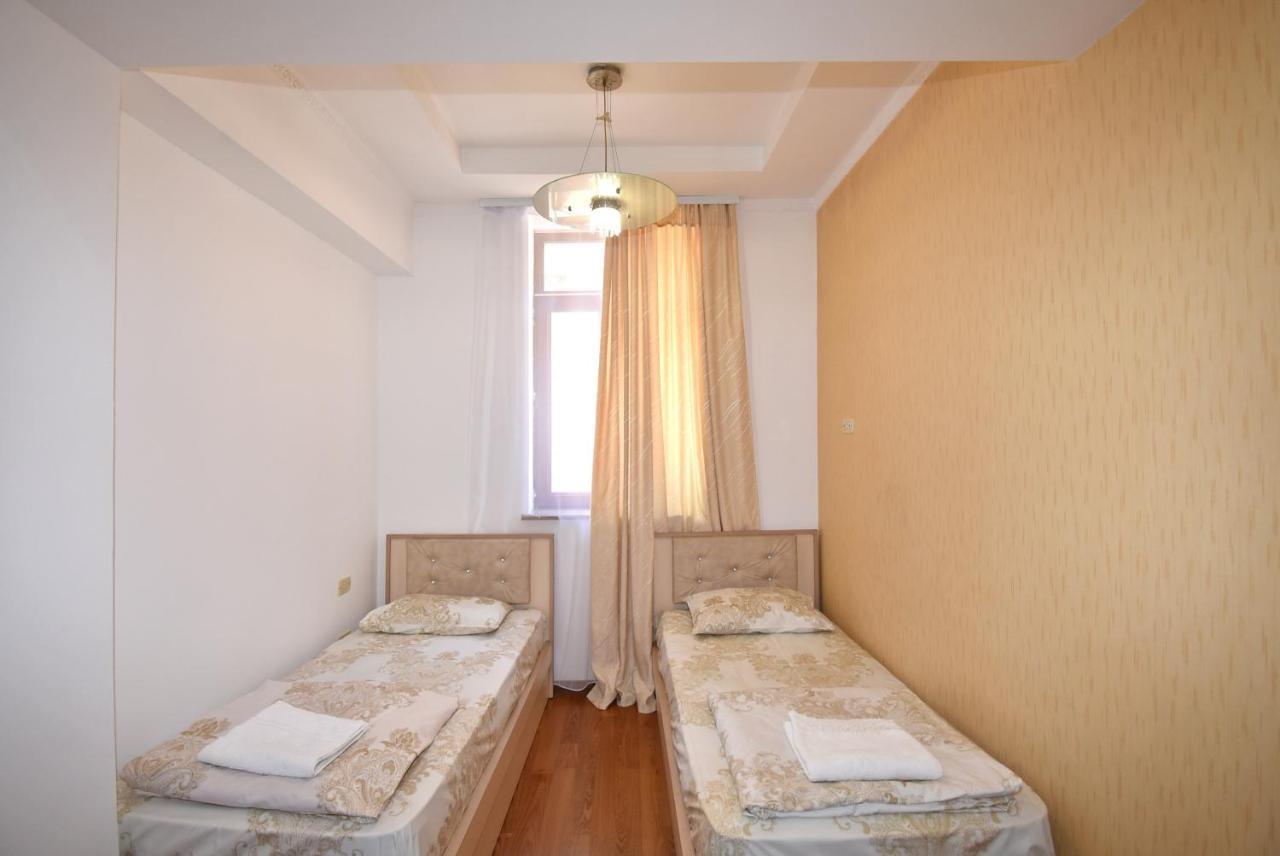 Armenak Apartment No 8, Abovyan Street Jereván Kültér fotó