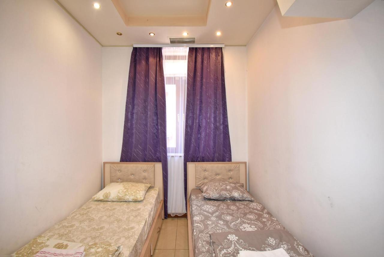 Armenak Apartment No 8, Abovyan Street Jereván Kültér fotó